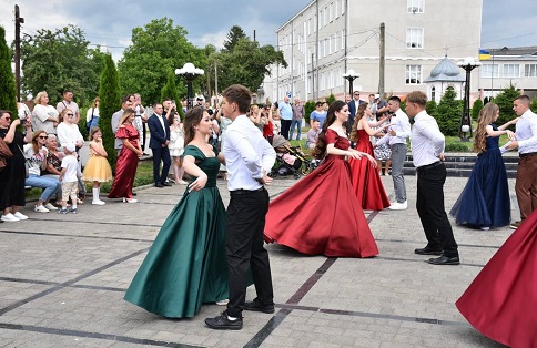     "ó   "